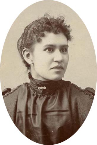 Herlinda Pocket Portrait